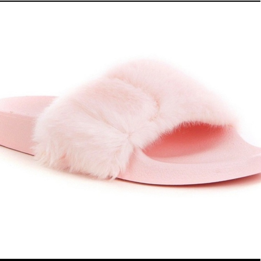 Pink Steve Madden Slides🌻🌻